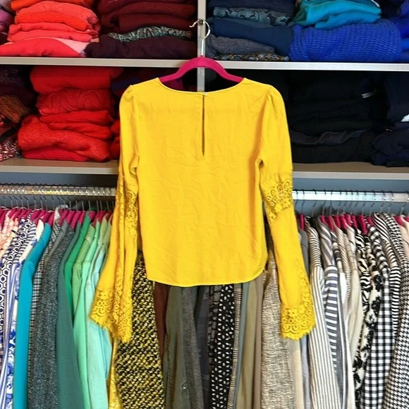 Forever 21 yellow long laced sleeve blouse size XS - Picture 3 of 3